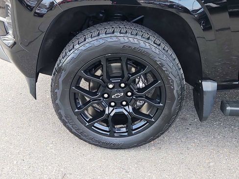 Used 2024 Chevrolet Colorado Z71 w/ LPO, Dark Essentials Package AWD/4WD image 7