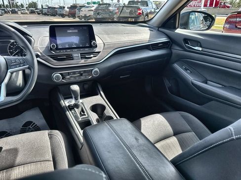 Used 2025 Nissan Altima 2.5 SV FWD image 26
