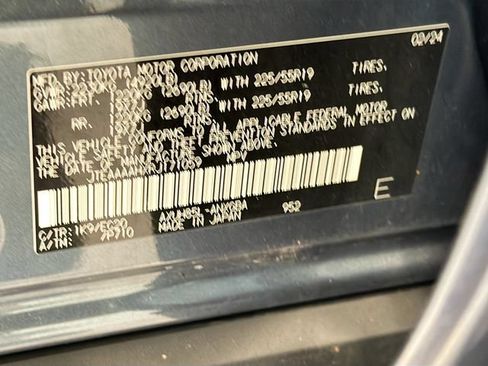 Certified 2024 Toyota Venza XLE AWD/4WD image 26