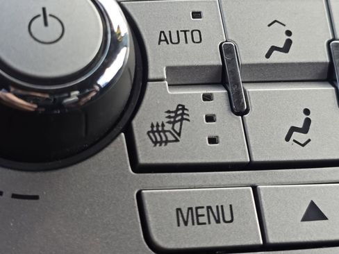 Used 2017 Chevrolet Equinox LT w/ Convenience Package image 4