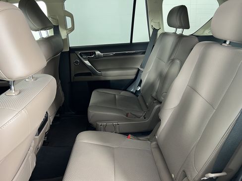 Used 2022 Lexus GX 460 Luxury w/ Sport Design Package image 19