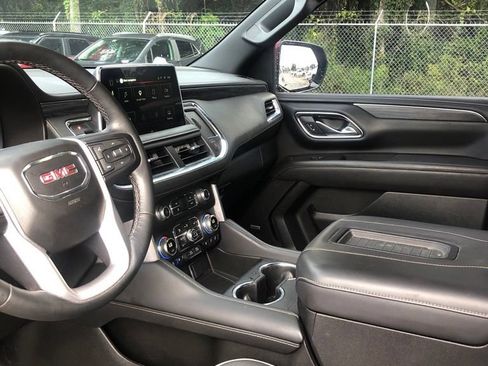 Used 2023 GMC Yukon SLT w/ SLT Premium Package AWD/4WD image 5