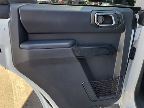 Used 2025 Ford Bronco Big Bend image 8