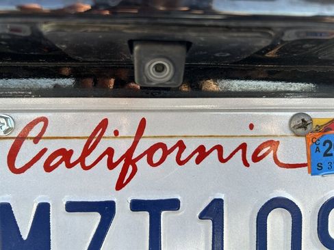 Used 2017 GMC Yukon SLE image 25