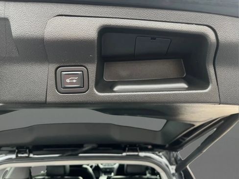 Used 2022 GMC Acadia SLT w/ Elevation Edition FWD image 10