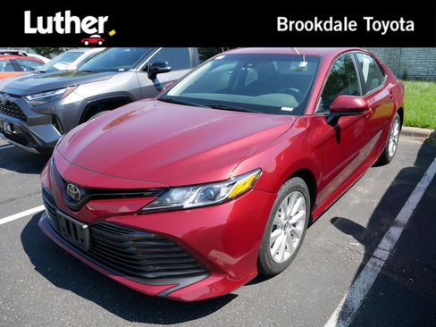 Used 2018 Toyota Camry LE FWD image 1