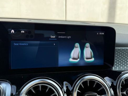 Used 2025 Mercedes-Benz GLB 250 image 23