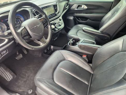 Used 2020 Chrysler Pacifica Touring-L Plus image 2