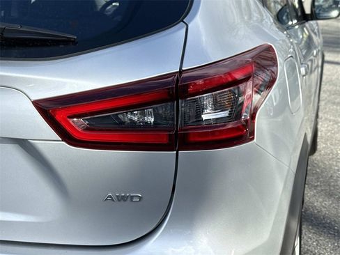 Used 2021 Nissan Rogue Sport S image 25