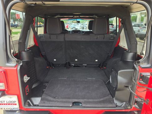 Used 2013 Jeep Wrangler Unlimited Rubicon w/ Connectivity Group AWD/4WD image 21