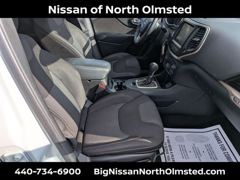 Used 2015 Jeep Cherokee Latitude w/ Cold Weather Group FWD image 26