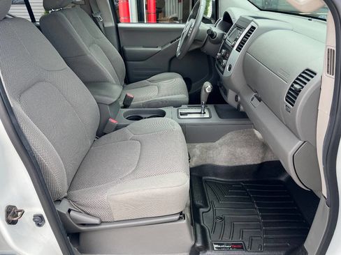 Used 2015 Nissan Frontier SV w/ SV Value Truck Package AWD/4WD image 22