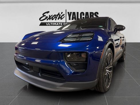 Used 2024 Porsche Macan 4 Electric image 9