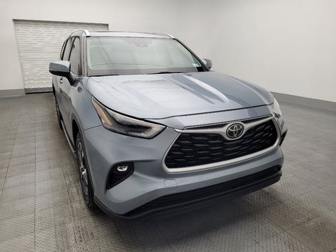 Used 2022 Toyota Highlander XLE image 14