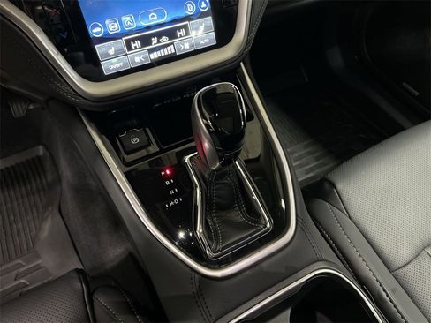 Certified 2025 Subaru Outback Limited image 22