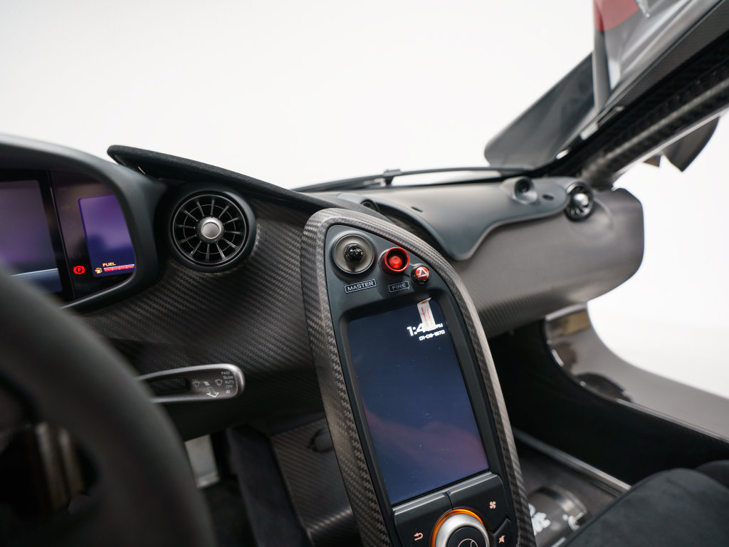 Used 2015 McLaren P1 RWD image 12