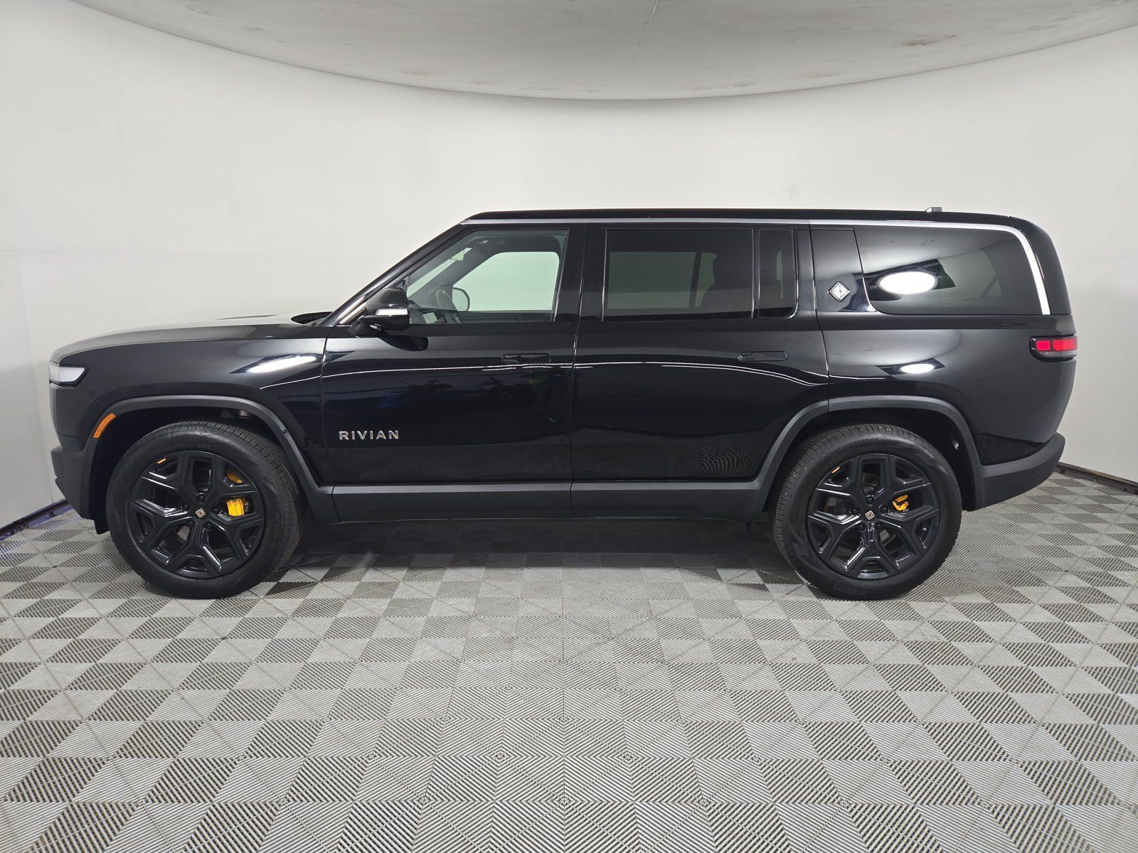 Used 2023 Rivian R1S Adventure Quad AWD/4WD image 2