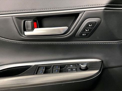 Used 2021 Toyota Venza XLE image 35