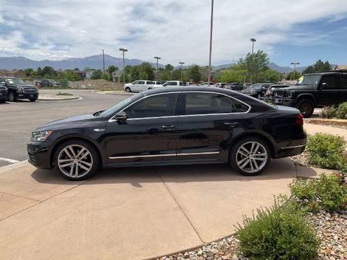 Used 2017 Volkswagen Passat 1.8T R-Line FWD image 4