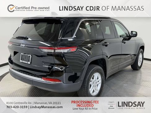 Used 2023 Jeep Grand Cherokee Laredo AWD/4WD image 9