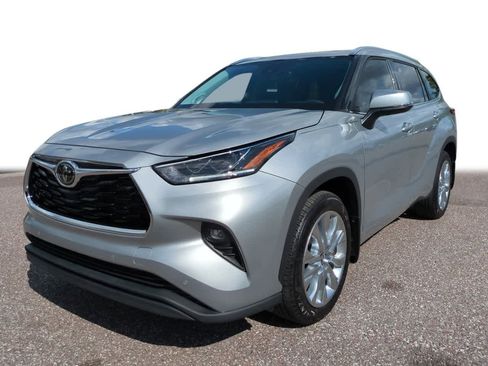 Used 2022 Toyota Highlander Limited FWD image 1