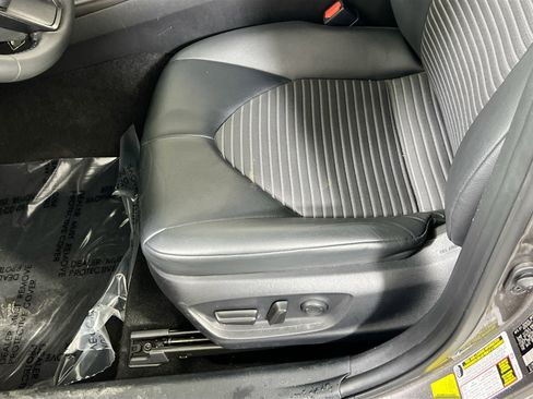 Used 2022 Toyota Camry SE image 18