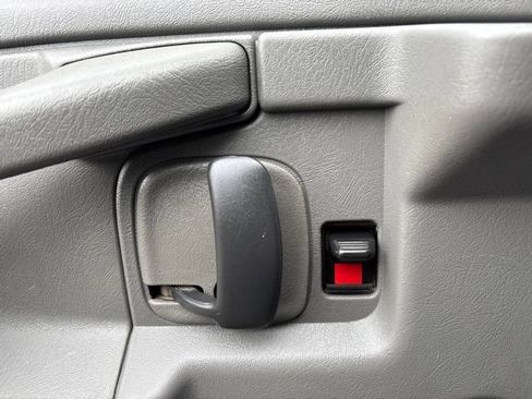 Used 2011 Chevrolet Express 2500 RWD image 12