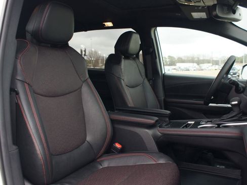 Used 2025 Toyota Sienna XSE w/ XSE Premium Package image 24