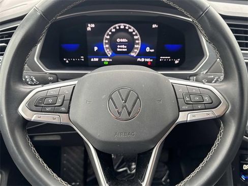 Certified 2022 Volkswagen Tiguan SE image 18