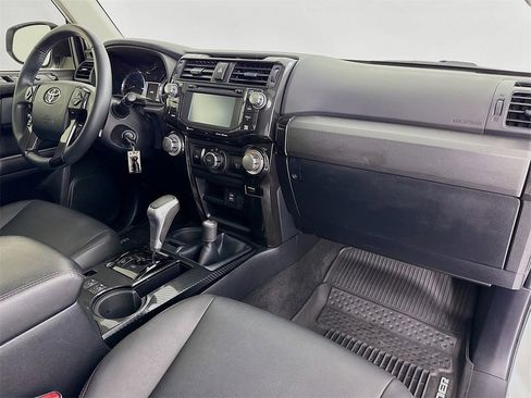 Used 2018 Toyota 4Runner TRD Off-Road Premium image 30