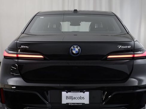 Used 2026 BMW 750e xDrive w/ Premium Package AWD/4WD image 17