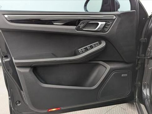 Used 2019 Porsche Macan image 12