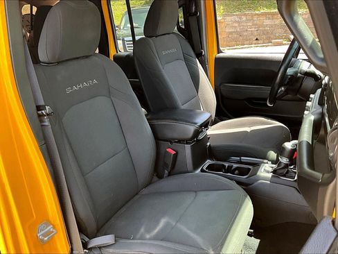 Used 2019 Jeep Wrangler Unlimited Sahara AWD/4WD image 7