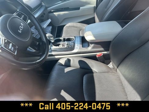 Used 2024 Kia Carnival LX image 16