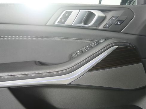 Used 2024 BMW X5 xDrive40i w/ M Sport Package image 8