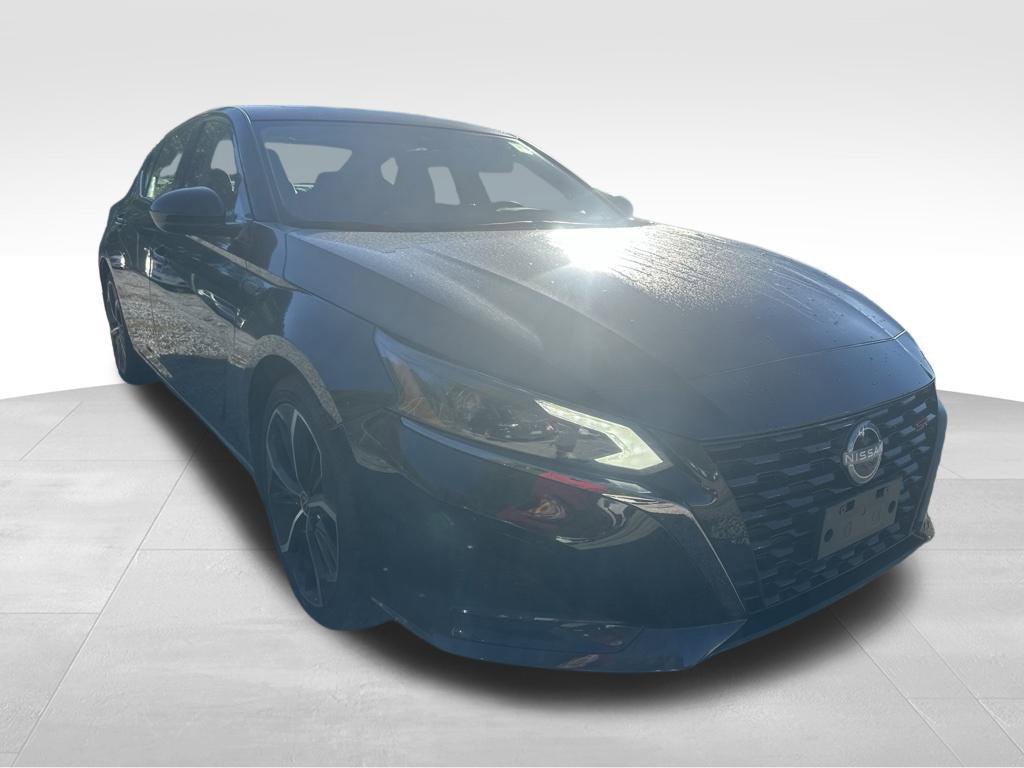 Used 2023 Nissan Altima 2.5 SR w/ SR Premium Package FWD image 10