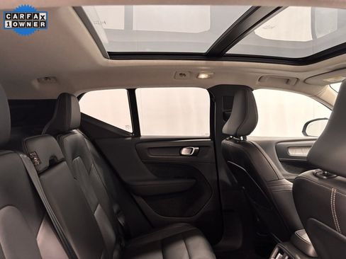 Certified 2025 Volvo XC40 B5 Plus image 25
