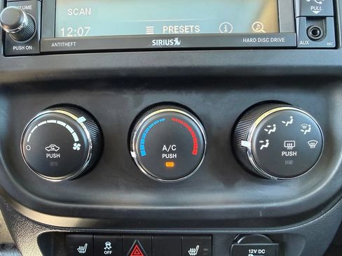Used 2016 Jeep Patriot Latitude w/ Sun/Sound Group AWD/4WD image 31