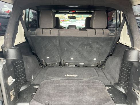 Used 2015 Jeep Wrangler Unlimited Rubicon w/ Max Tow Package image 6