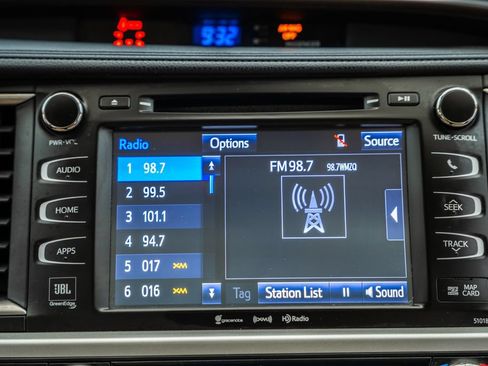 Used 2017 Toyota Highlander Limited Platinum AWD/4WD image 24