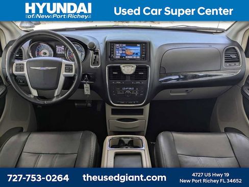 Used 2014 Chrysler Town & Country Touring FWD image 23