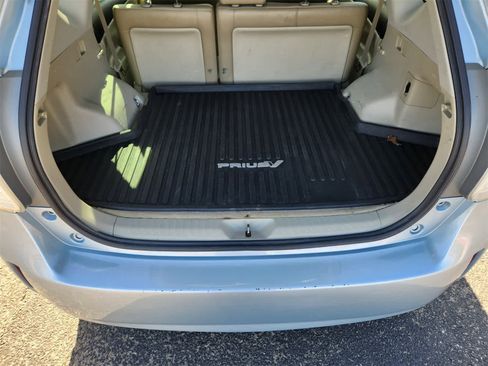 Used 2014 Toyota Prius V Five image 30