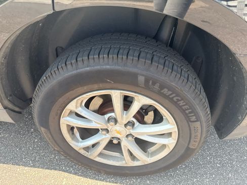 Used 2017 Chevrolet Equinox LT AWD/4WD image 4