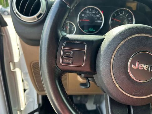 Used 2017 Jeep Wrangler Unlimited Sahara AWD/4WD image 13