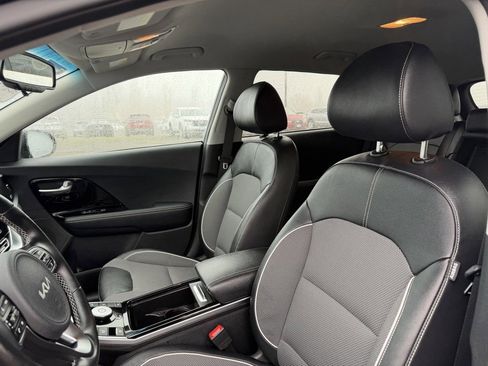 Used 2022 Kia Niro EX w/ Cold Weather Package image 16