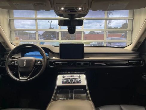 Used 2022 Lincoln Aviator AWD image 22