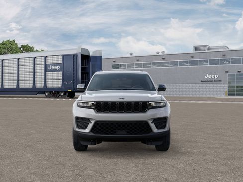 New 2025 Jeep Grand Cherokee Altitude image 7