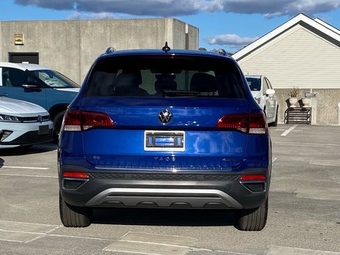 Certified 2022 Volkswagen Taos SE image 4