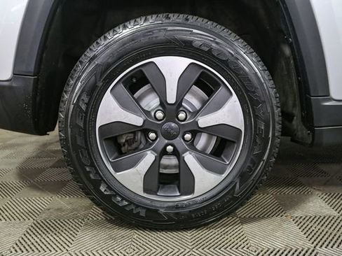 Used 2022 Jeep Grand Cherokee Limited 4xe w/ Luxury Tech Group II image 16