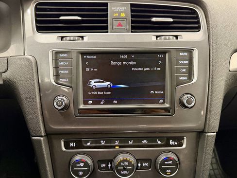 Used 2016 Volkswagen e-Golf SE w/ DC Fast Charging Package image 29